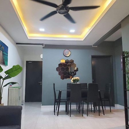 דירות קואלה טרנגאנו Casa Inderaloka Pantai Batu Buruk מראה חיצוני תמונה