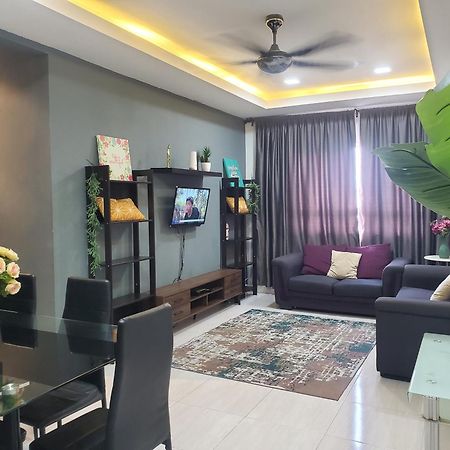 דירות קואלה טרנגאנו Casa Inderaloka Pantai Batu Buruk מראה חיצוני תמונה
