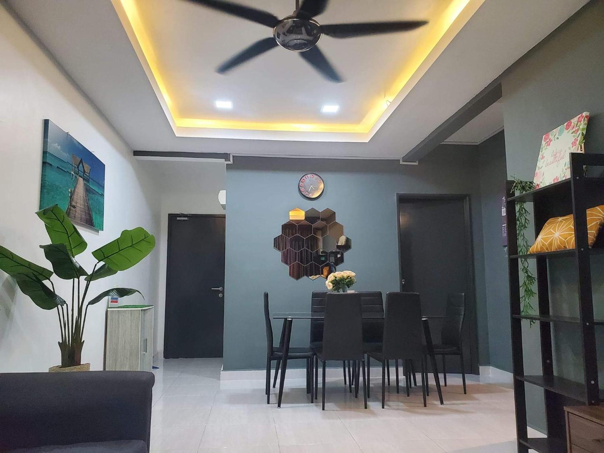 דירות קואלה טרנגאנו Casa Inderaloka Pantai Batu Buruk מראה חיצוני תמונה
