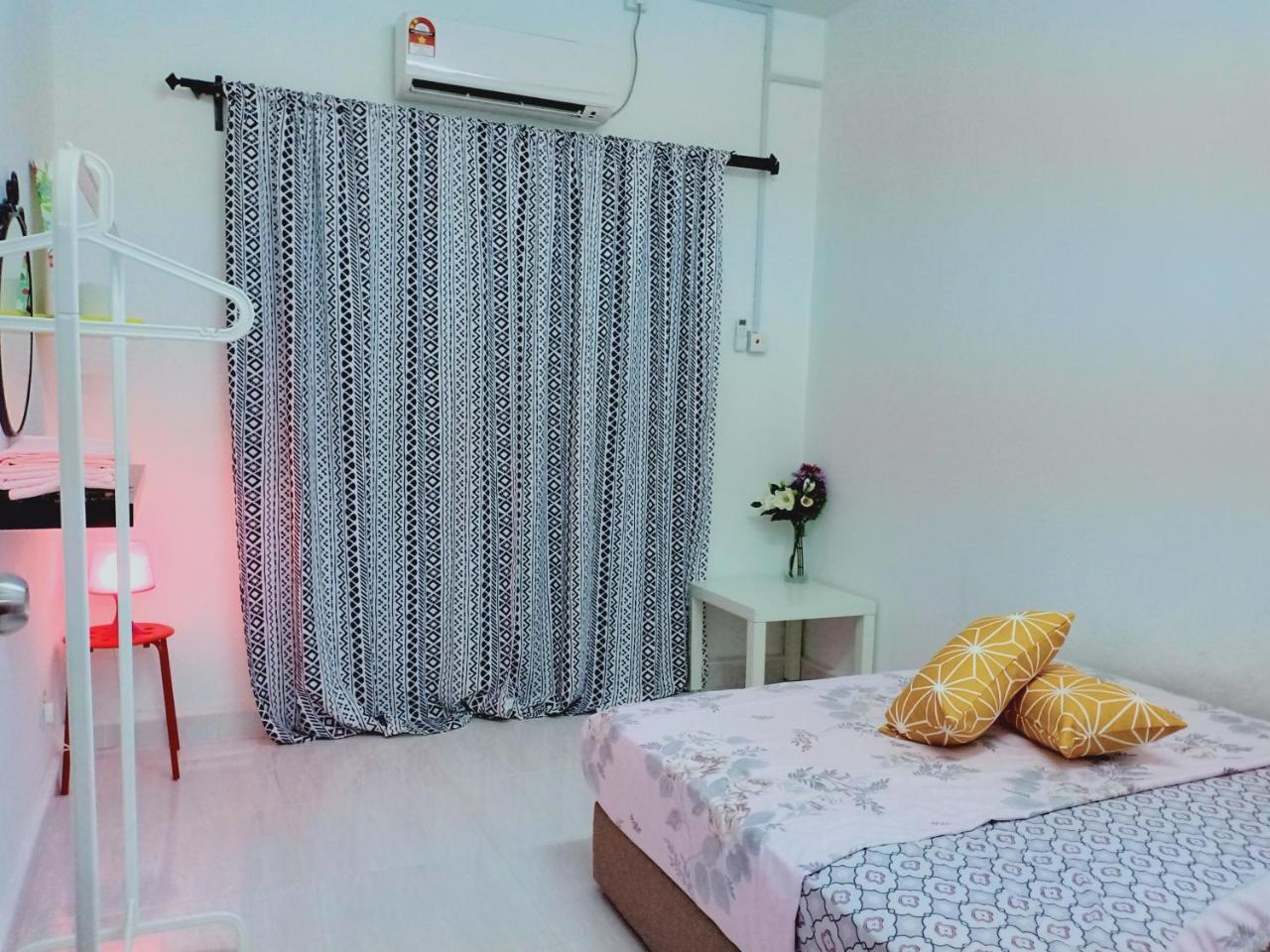 דירות קואלה טרנגאנו Casa Inderaloka Pantai Batu Buruk מראה חיצוני תמונה